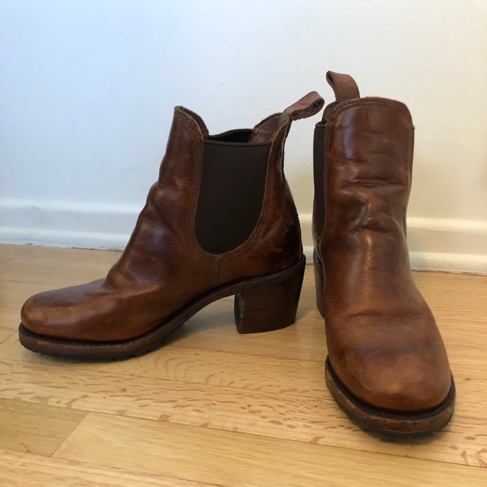 Frye Sabrina Chelsea Boot - Cognac, Sz 8